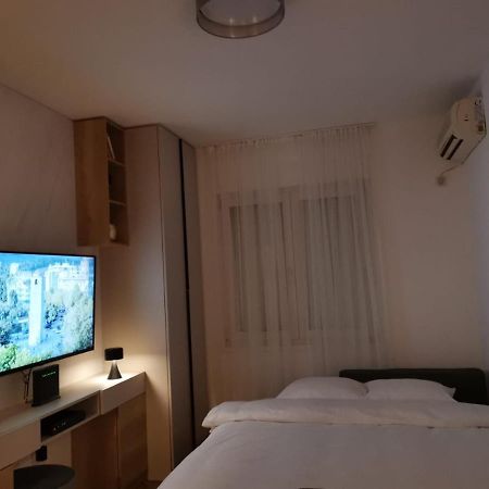 פודגוריצה Studio Apartment Art Zone מראה חיצוני תמונה