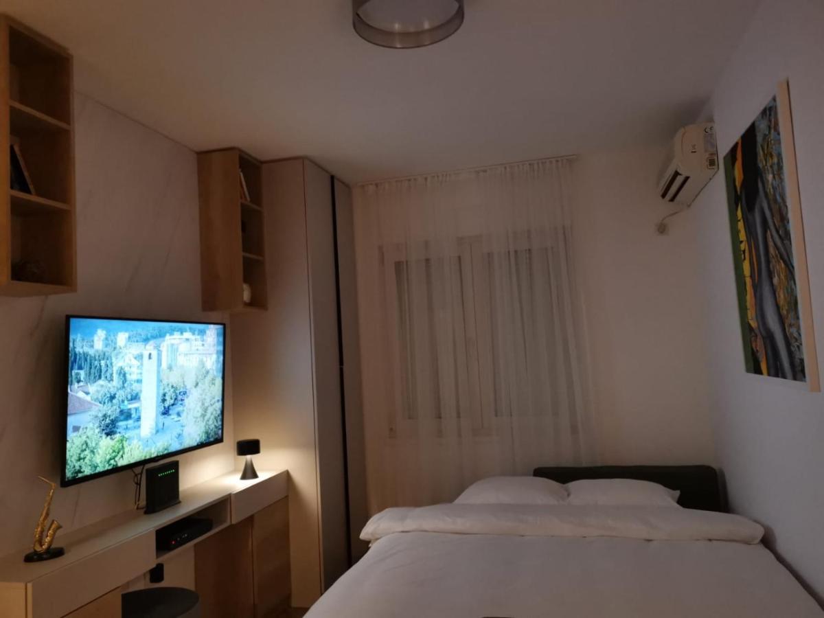 פודגוריצה Studio Apartment Art Zone מראה חיצוני תמונה
